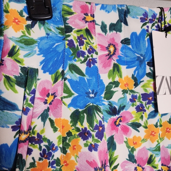 NWT Zara Highwaist Multi Floral Printed Straight Leg Pants Pockets Size Medium - Picture 14 of 16
